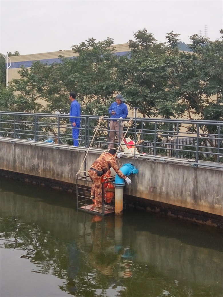 大學城廠搶修二期鼓風機空氣管道.jpg