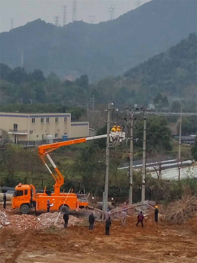 遷改高壓電桿拉線為提標改造工程施工讓道.jpg